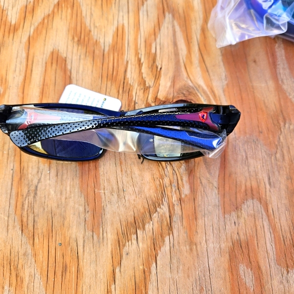 Khan Innovative Eyewear Black and Gold Sunglasses - Picture 9 of 16